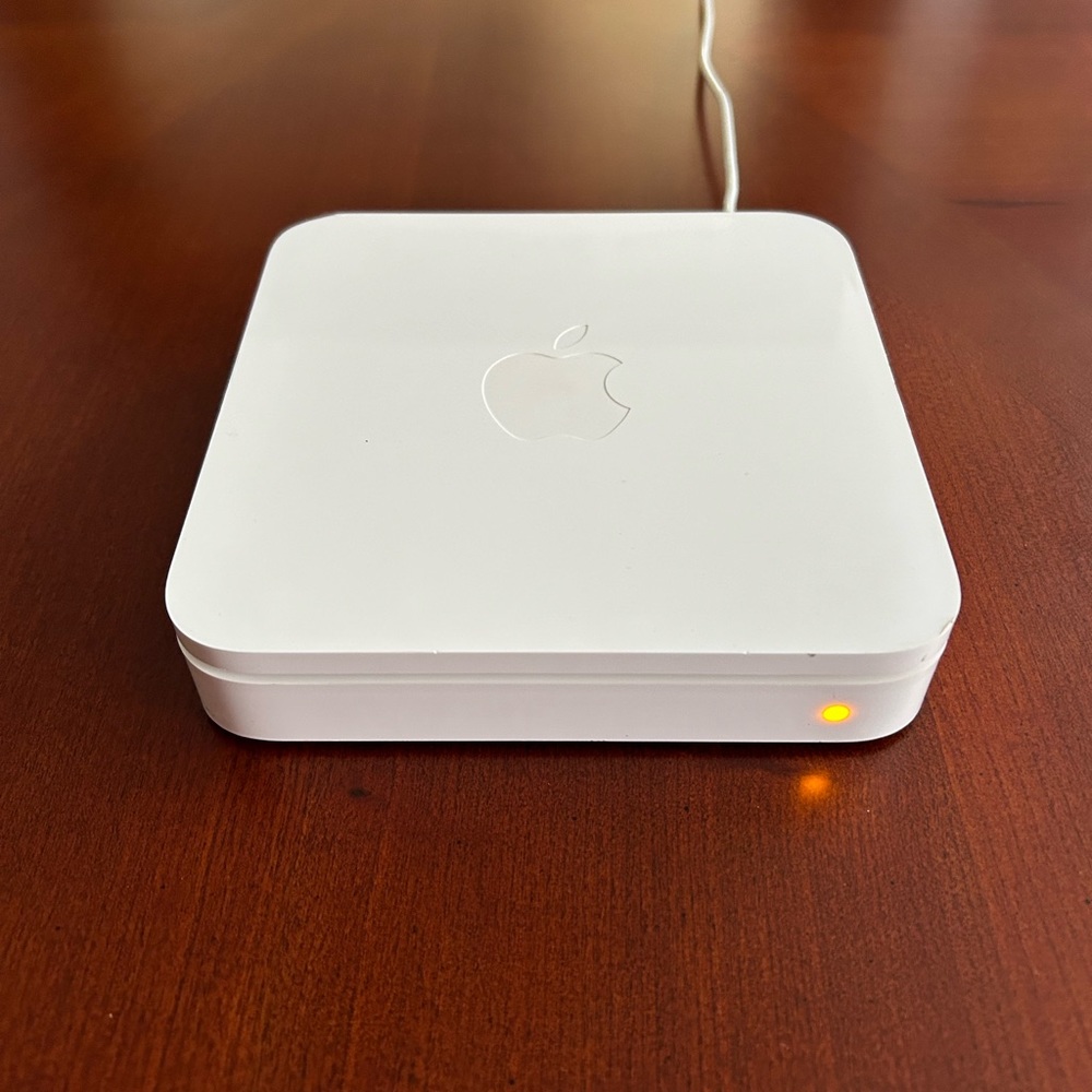 Apple AirPort Extreme Base Station Wireless Router - Picture 8 of 8